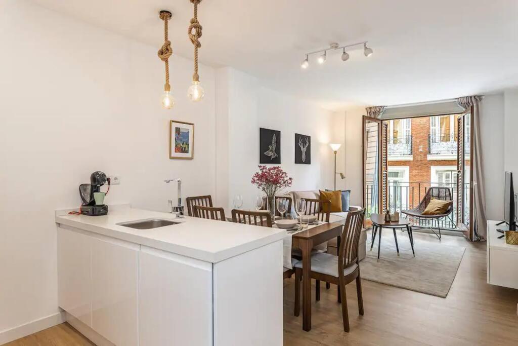 Nice Apartment Near Gran Via Val27 マドリード エクステリア 写真